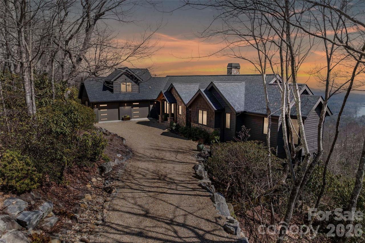 96 Moltz Ct., Lake Toxaway, NC 28747