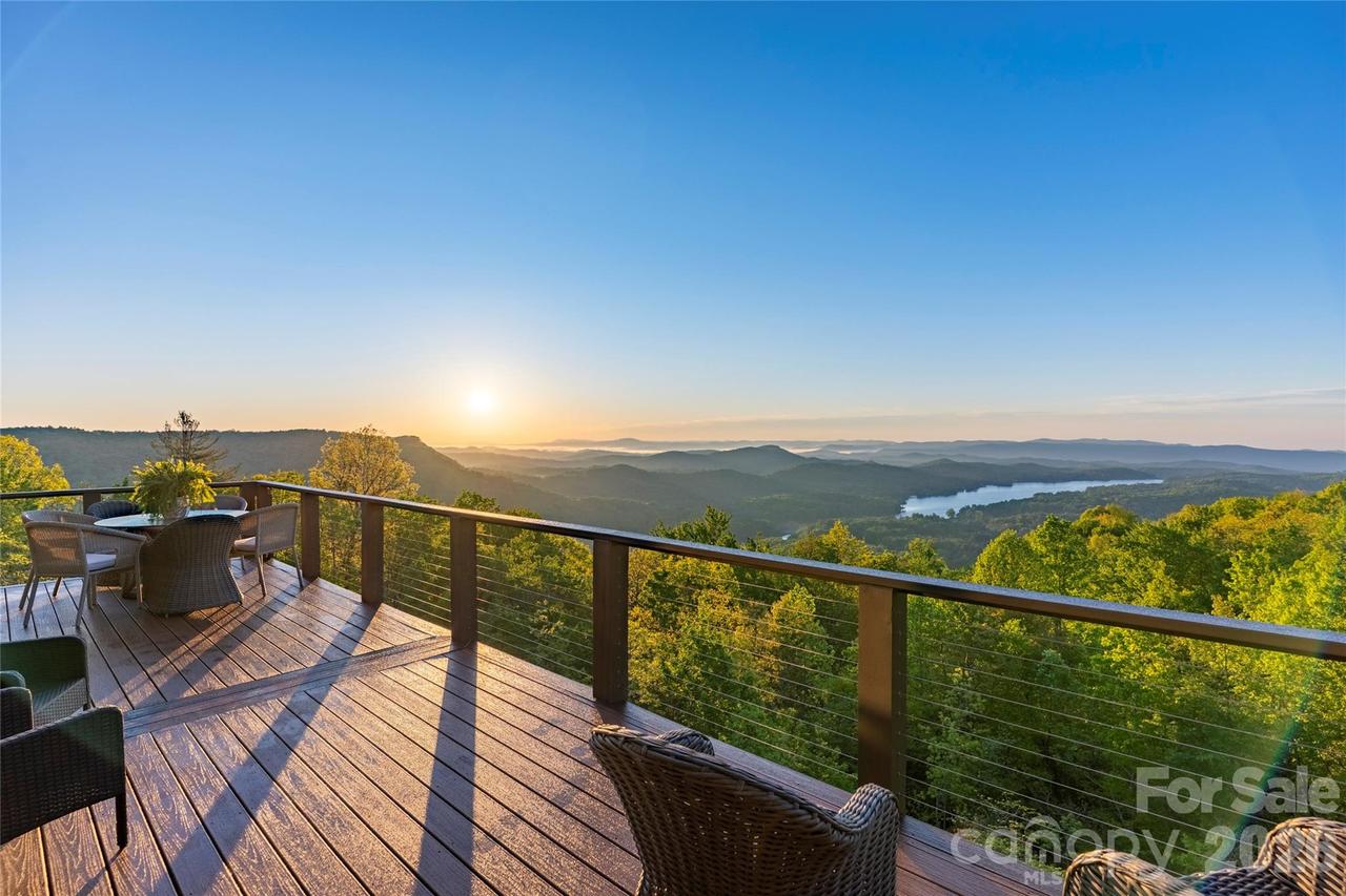 96 Moltz Ct., Lake Toxaway, NC 28747
