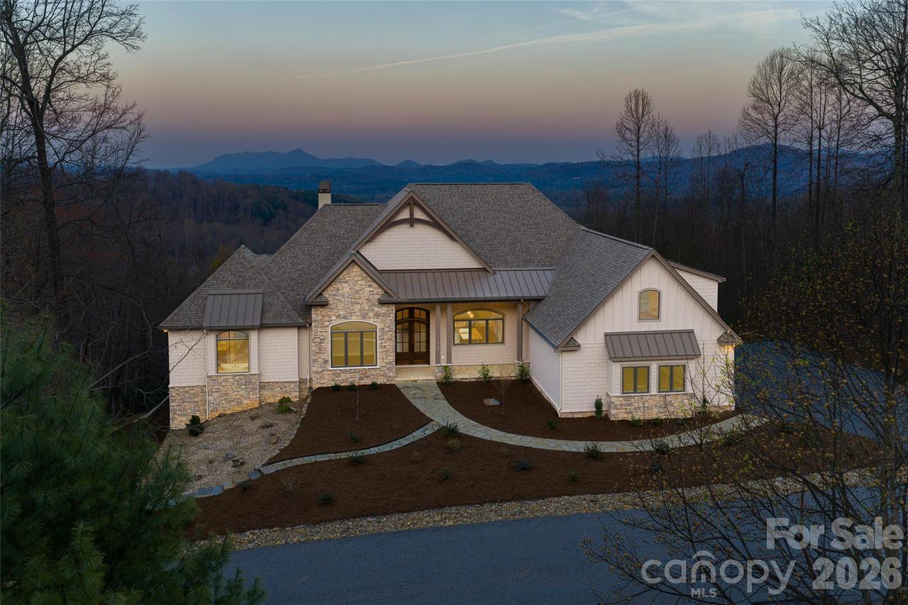 527 Falkirk Way, Zirconia, NC 28790