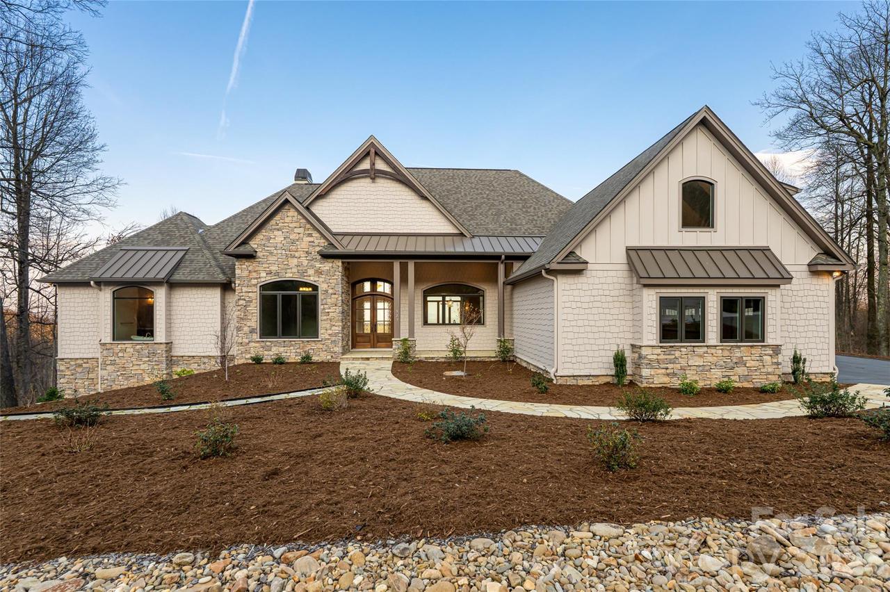 527 Falkirk Way, Zirconia, NC 28790