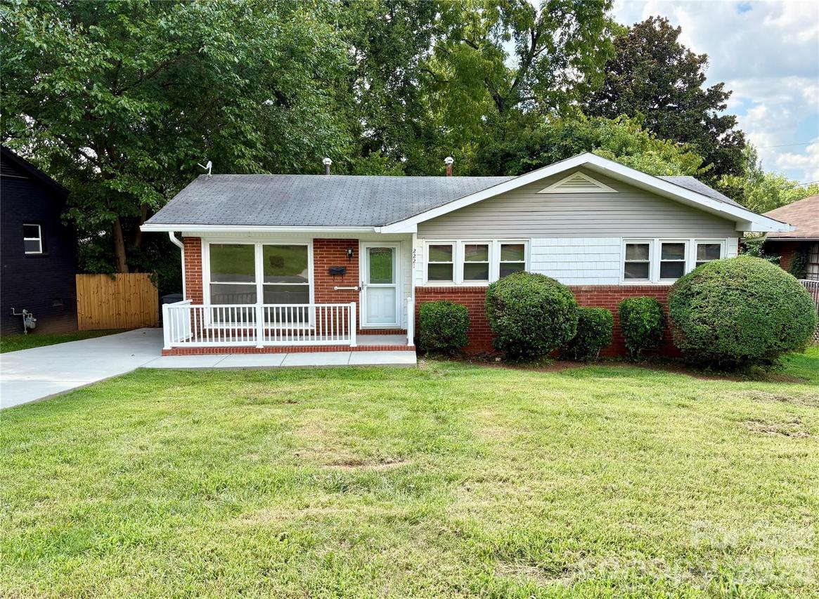 2221 Ludlow Dr., Charlotte, NC 28216