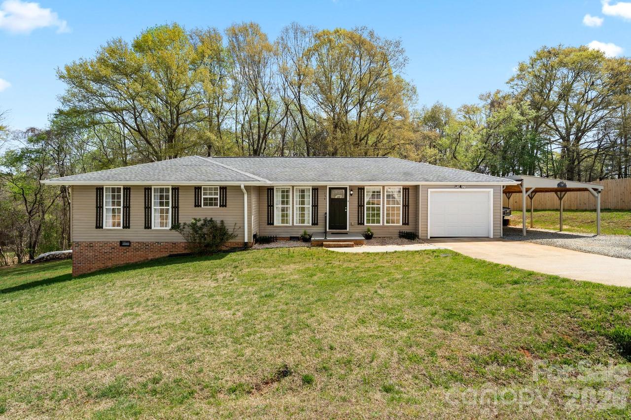 154 Shadowgate Dr., Forest City, NC 28043