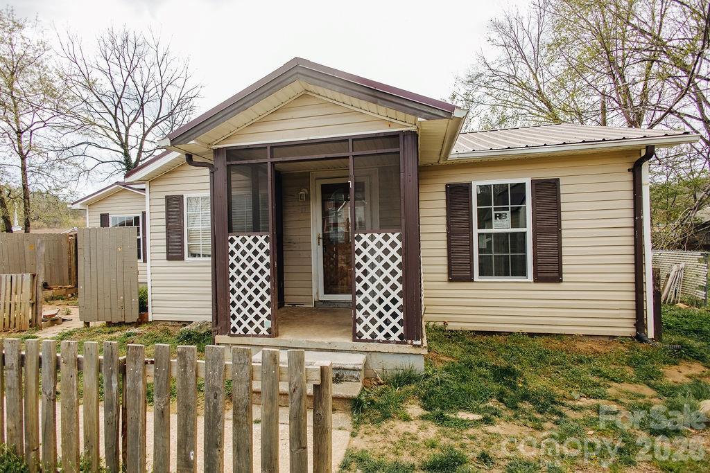 69 W Crawford St., Old Fort, NC 28762