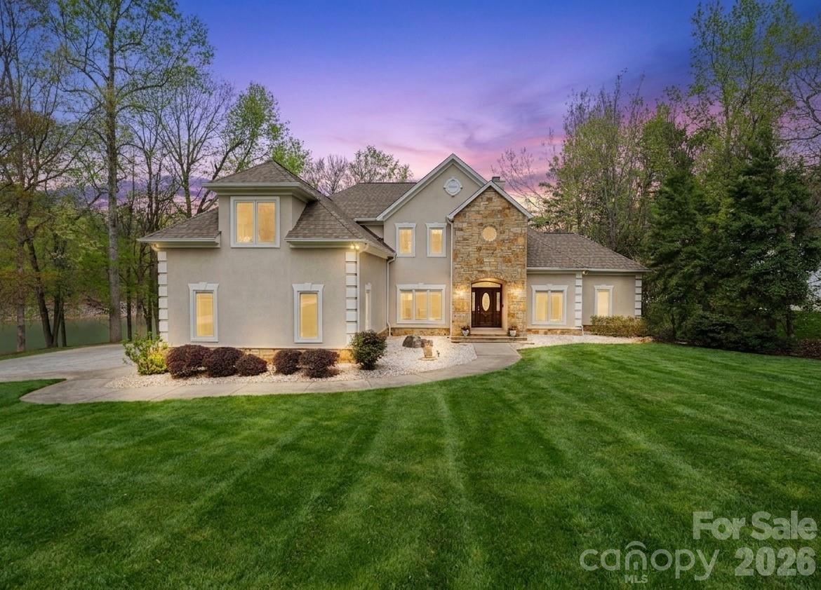 141 Grand Bay Dr., Mooresville, NC 28117