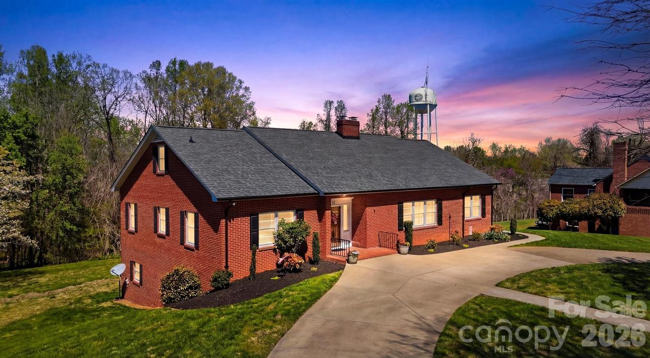 32 Falls Ave., Granite Falls, NC 28630