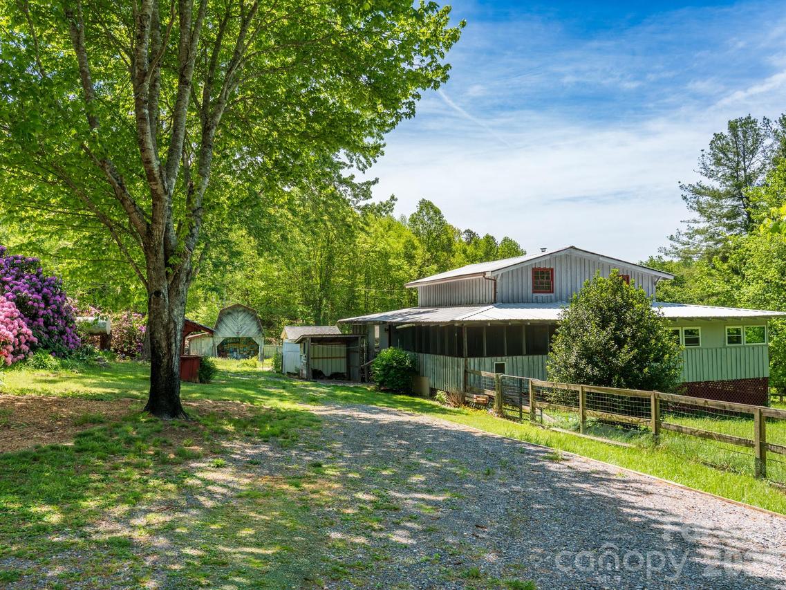 838 Hidden Valley Rd., Clyde, NC 28721