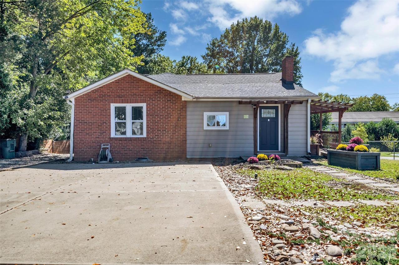 1111 E Park Dr., Gastonia, NC 28054