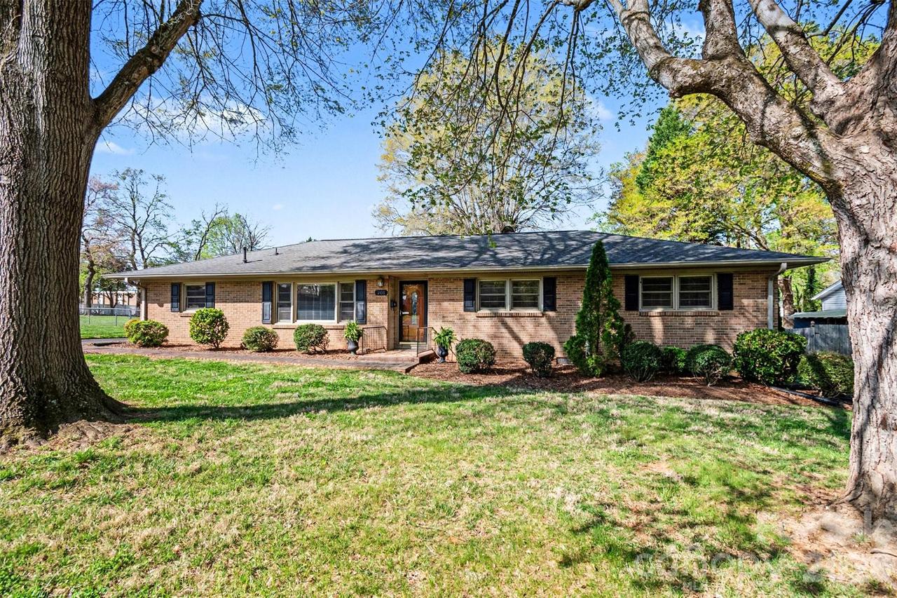 201 N Pine St., Lowell, NC 28098