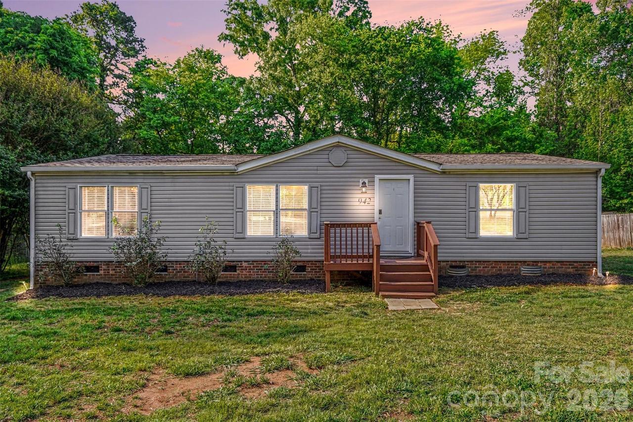 942 Stones Throw Dr., Concord, NC 28025