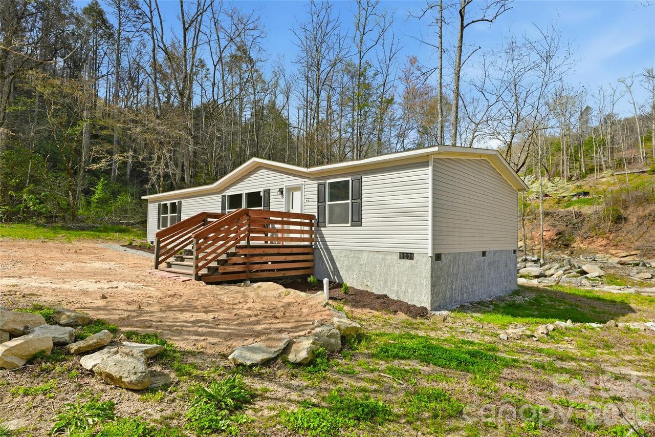 45 Alan Retreat Rd., Hendersonville, NC 28792