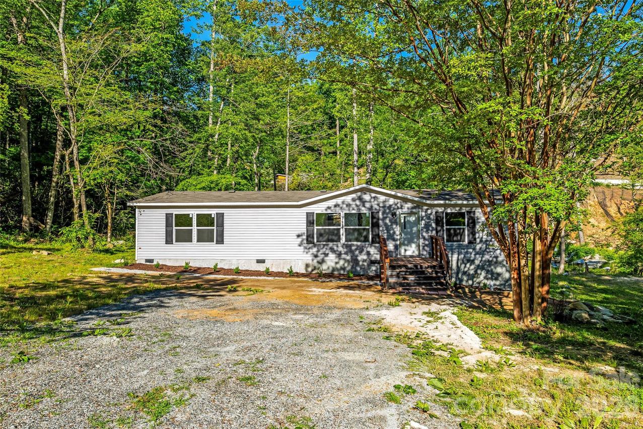 45 Alan Retreat Rd., Hendersonville, NC 28792