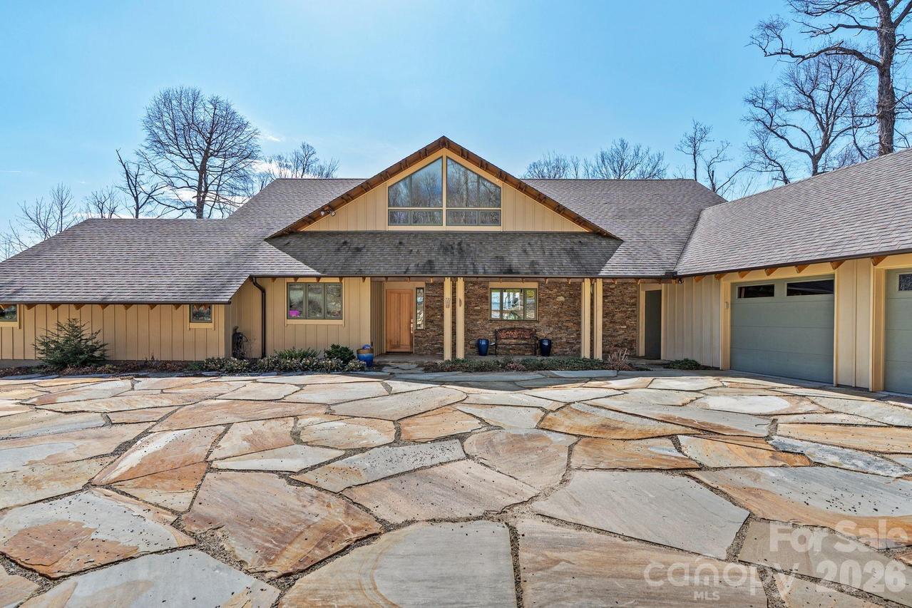 588 Long Branch Rd., Swannanoa, NC 28778