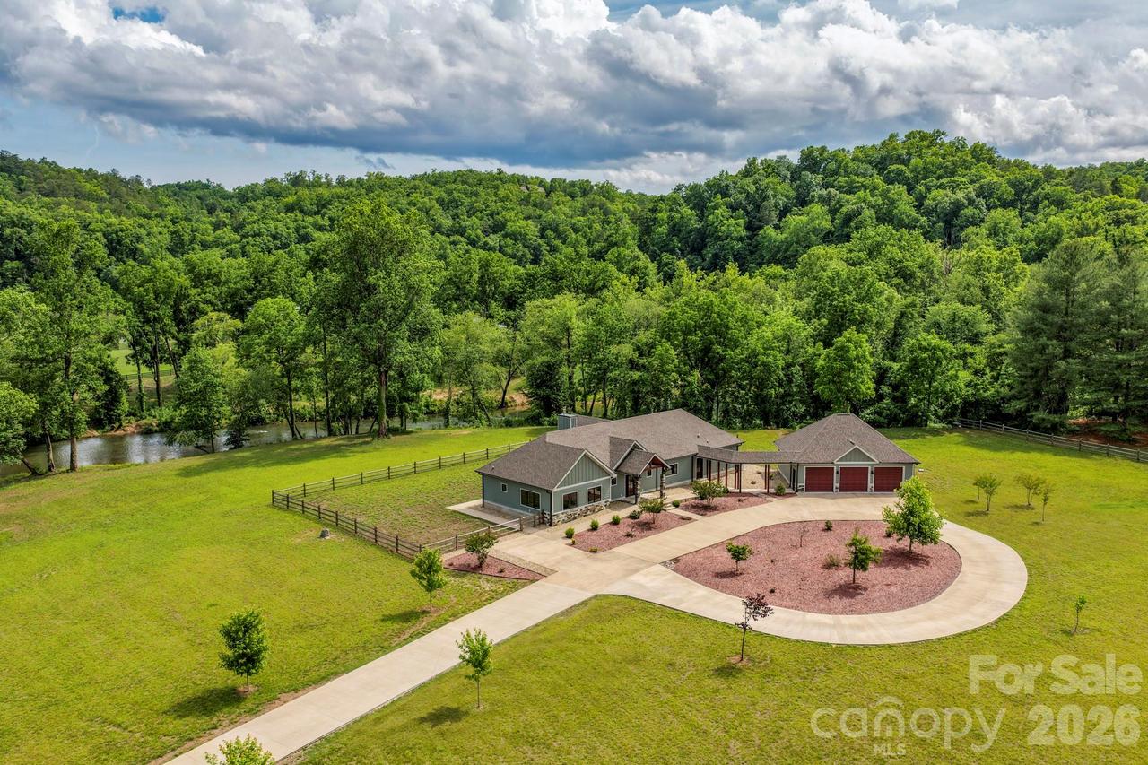 118 Mcowenben Pass, Lake Lure, NC 28746