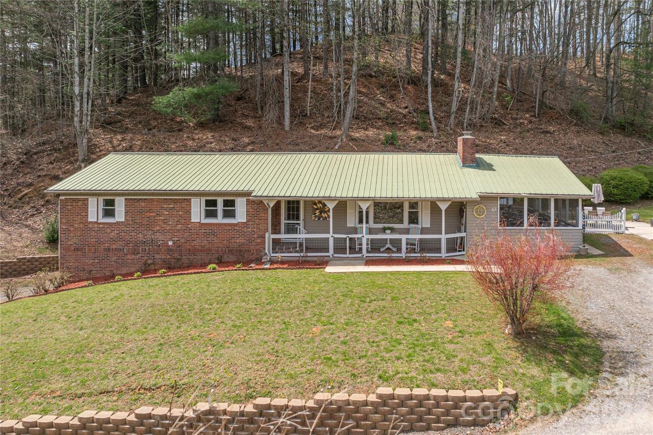 63 Memory Dr., Waynesville, NC 28786