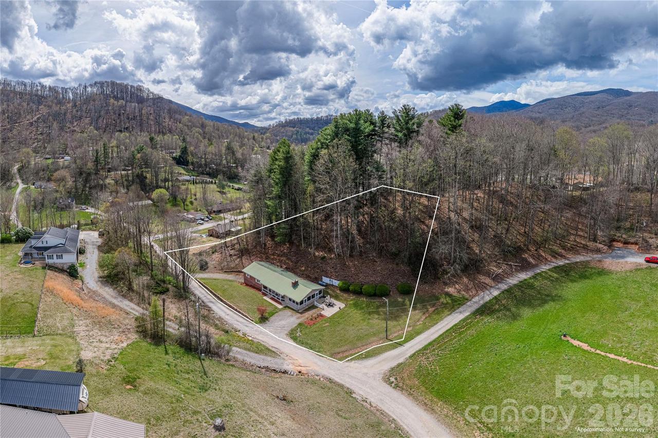 63 Memory Dr., Waynesville, NC 28786