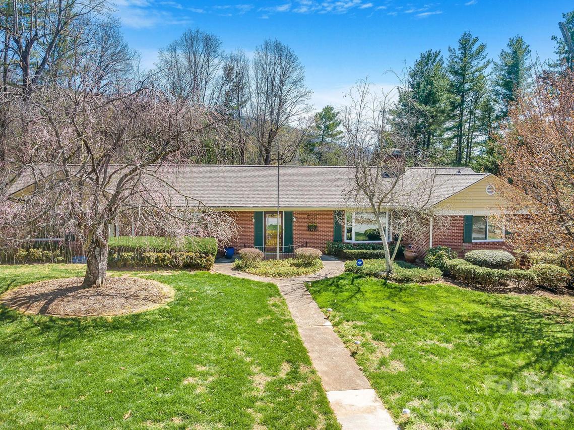 4 Dogwood Rd., Asheville, NC 28804