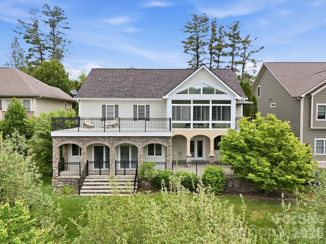 612 Vista Falls Rd., Mills River, NC 28759