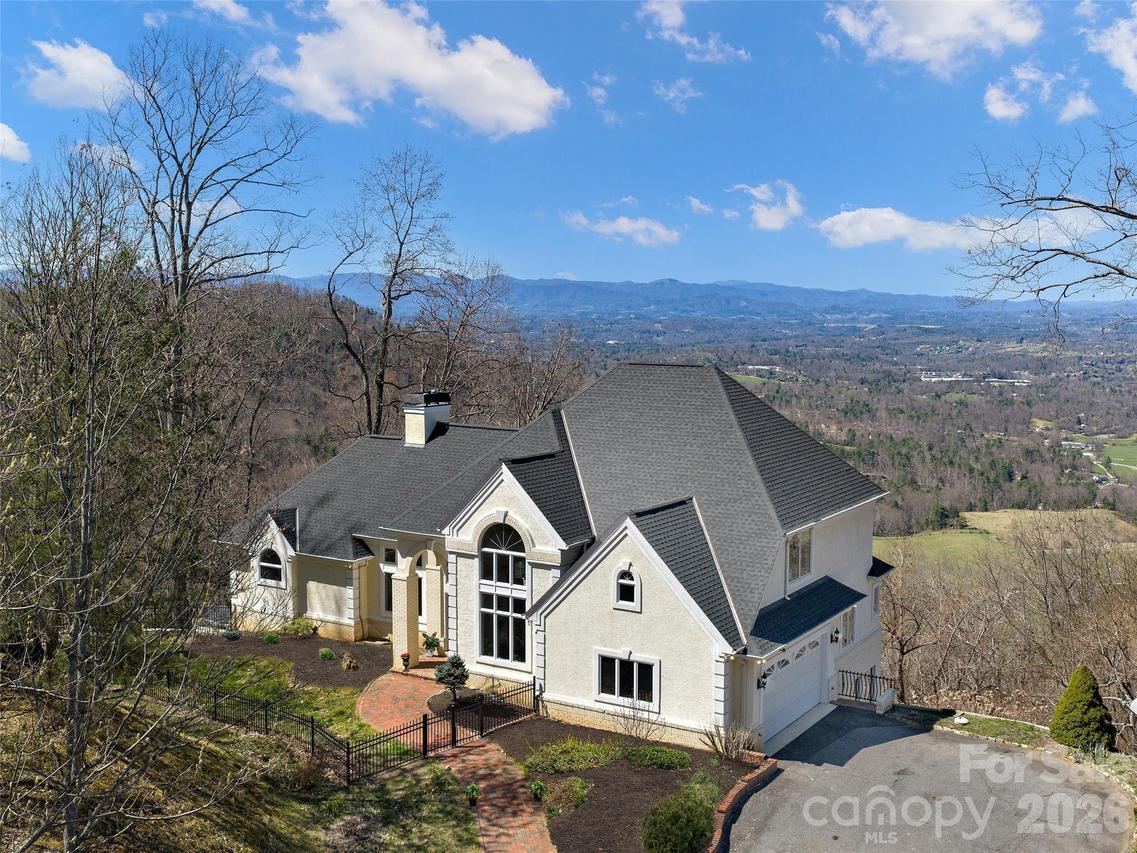 33 Elk Ridge Dr., Asheville, NC 28804