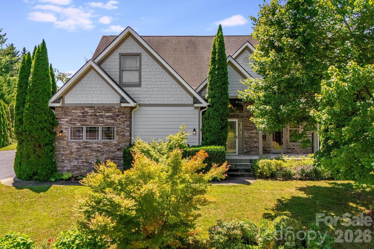 4 Amaretto Dr., Candler, NC 28715