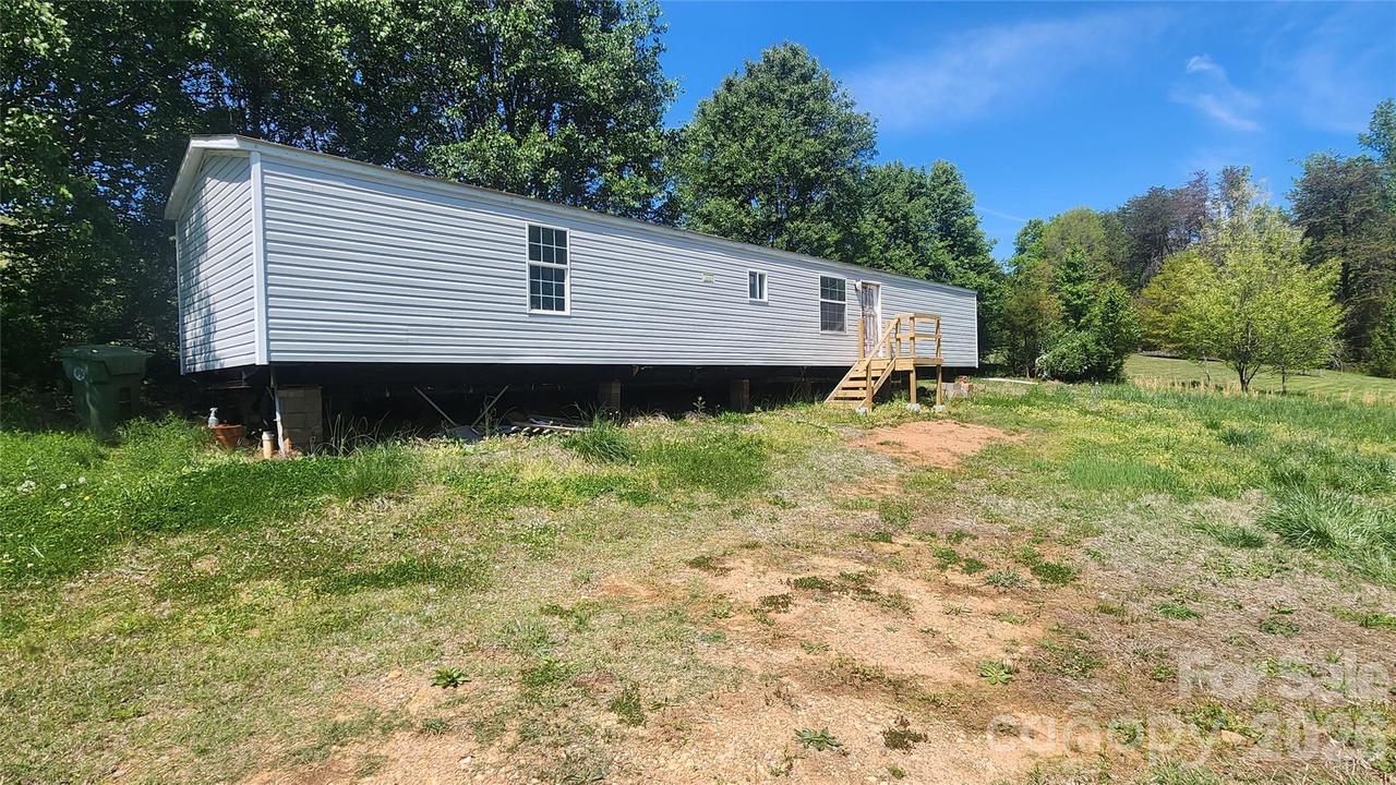 802 W 15th St., Newton, NC 28658