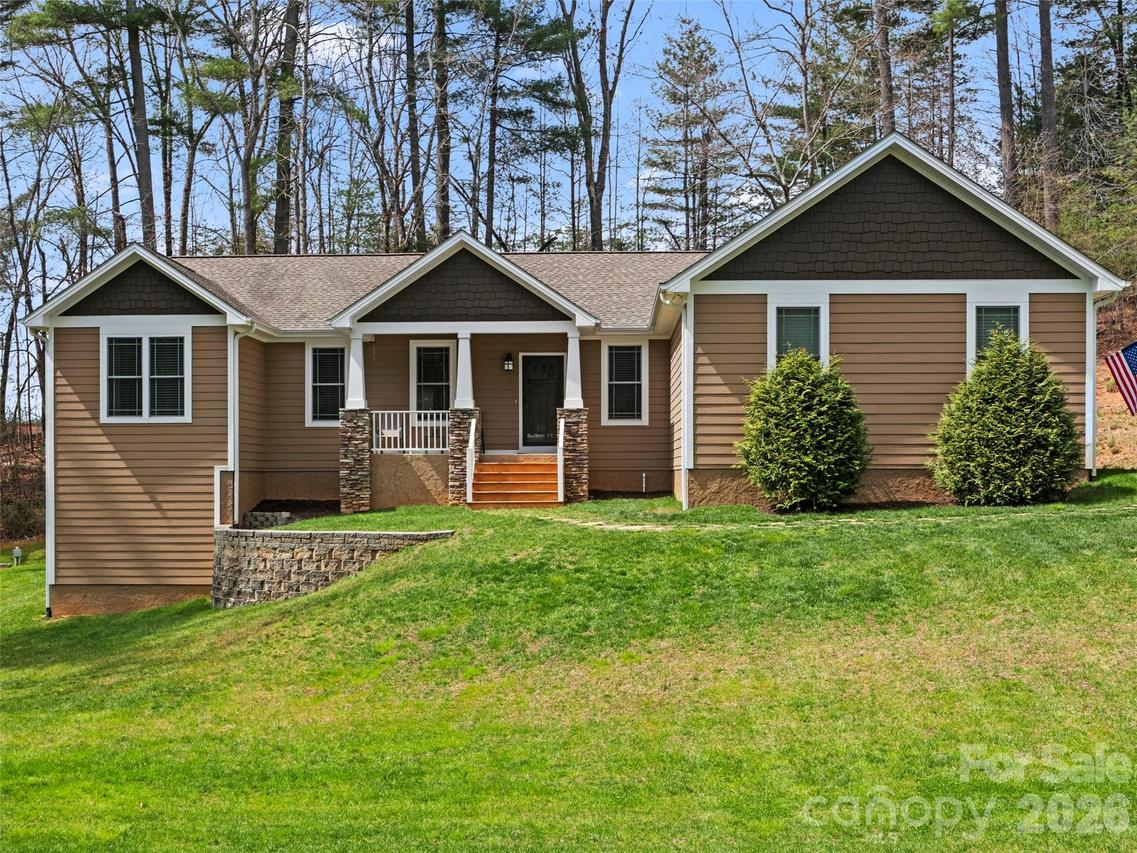 290 Sweetwater Hills Dr., Hendersonville, NC 28791