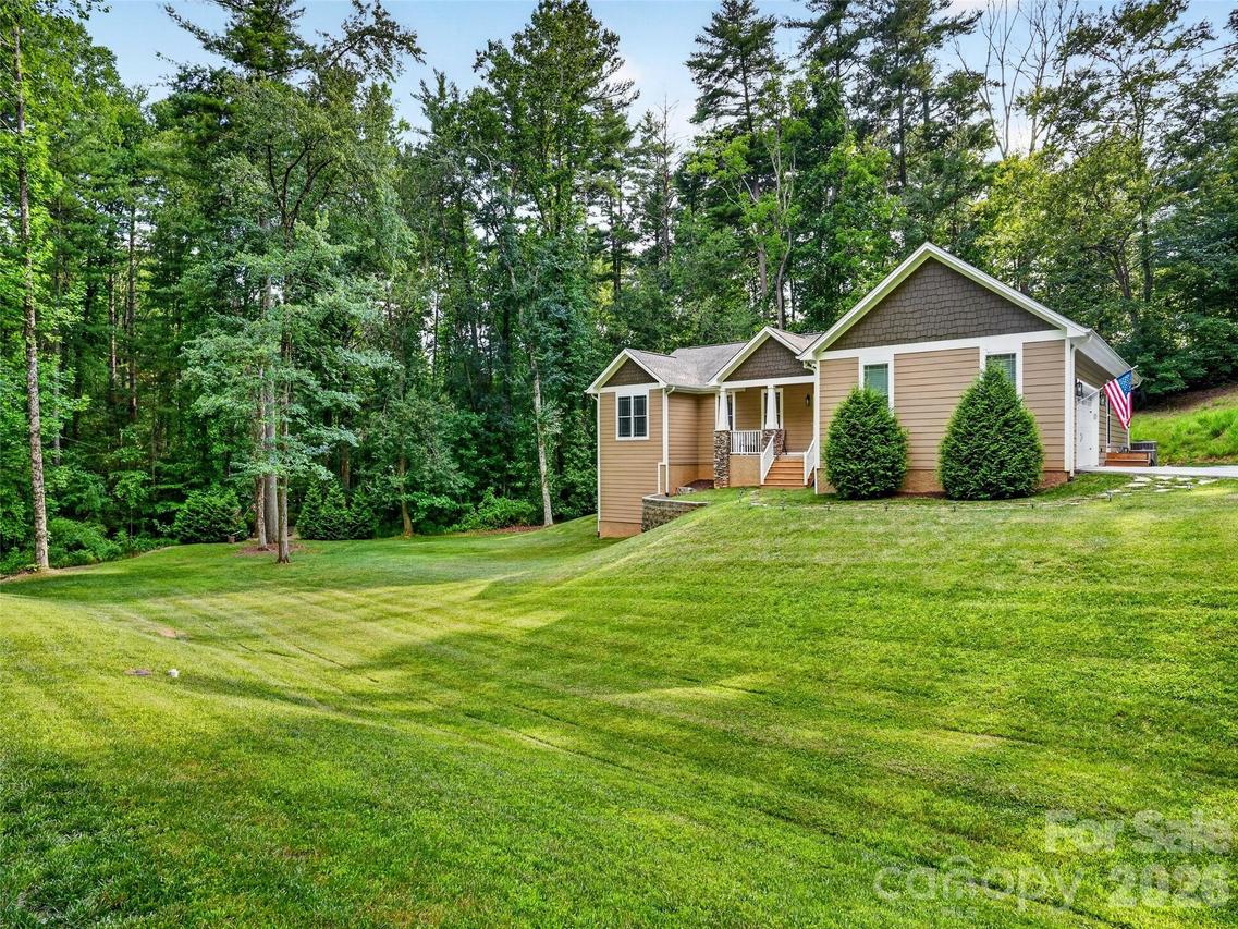 290 Sweetwater Hills Dr., Hendersonville, NC 28791