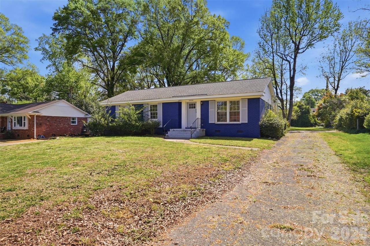 5906 Whitingham Dr., Charlotte, NC 28215