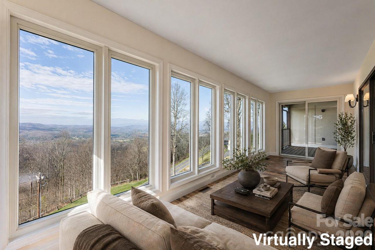 1203 Fleetwood Plz., Hendersonville, NC 28739