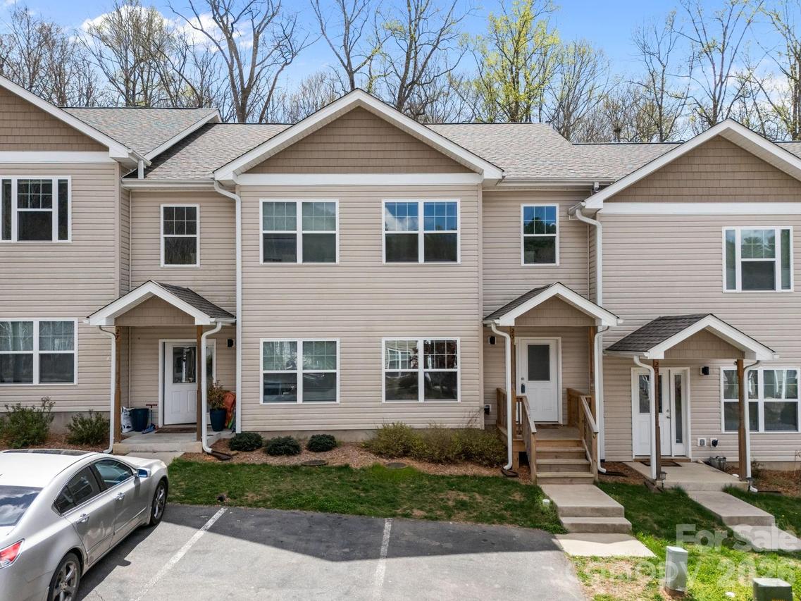 25 Cherry Laurel Ln., Swannanoa, NC 28778