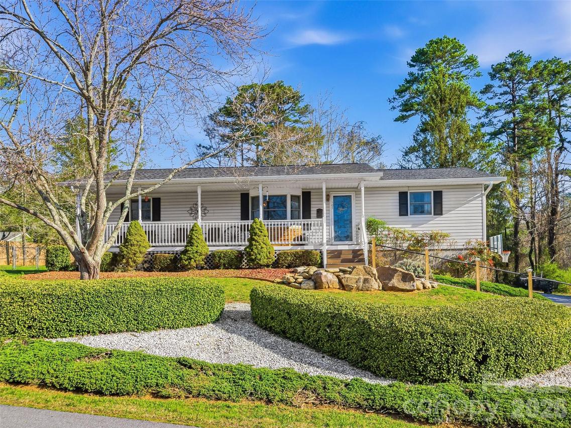 107 Edgewood Ct., Arden, NC 28704