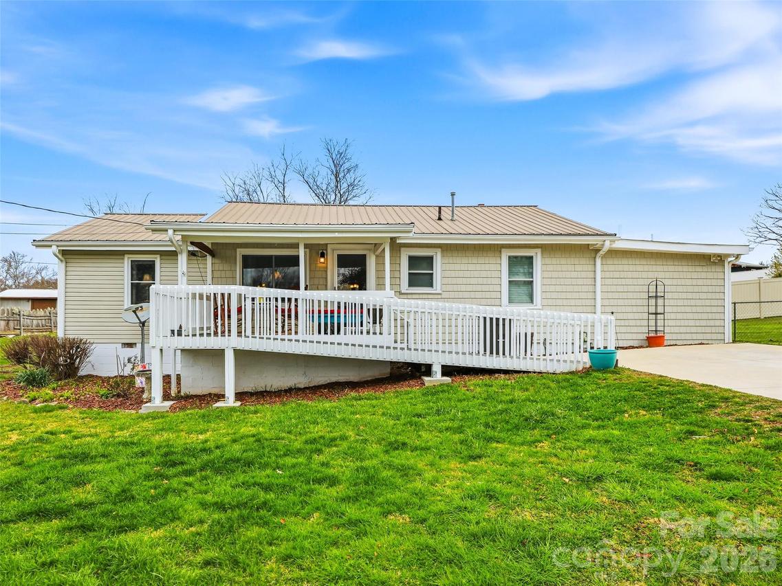 55 Pressley Ave., Brevard, NC 28712