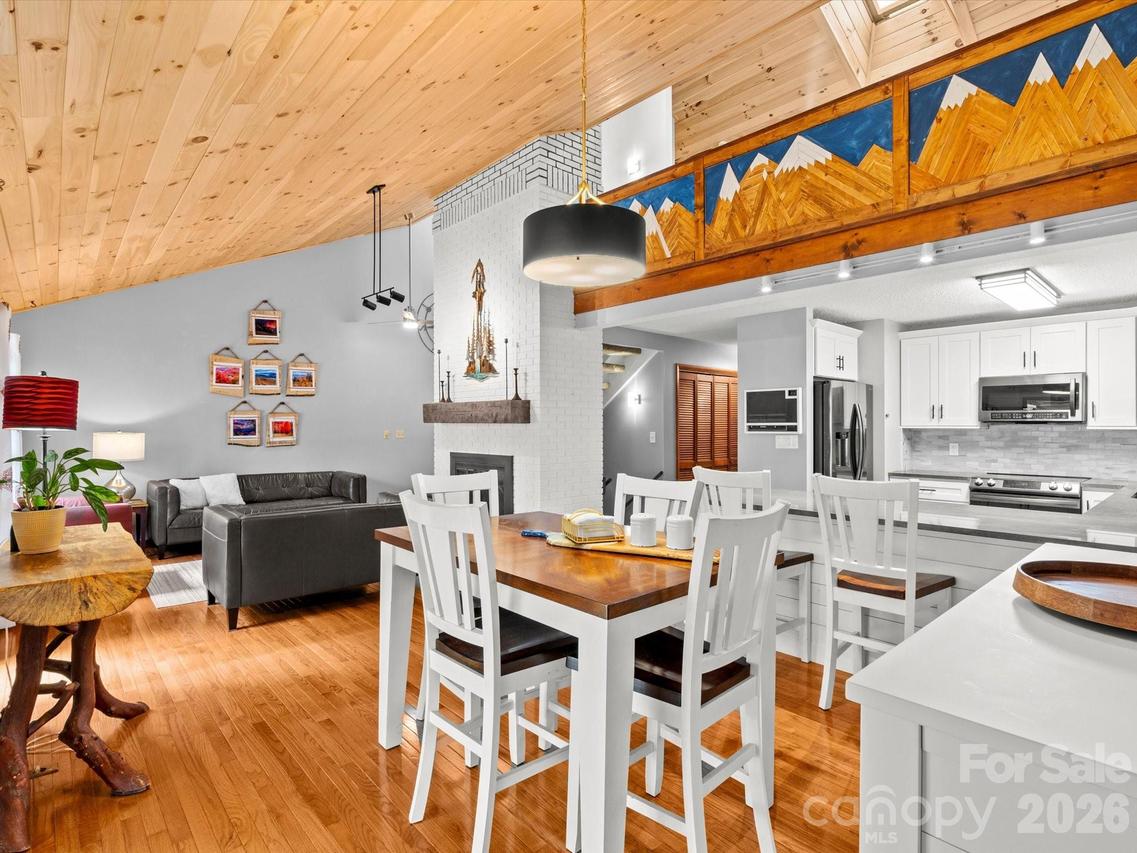 504 Woodfield Dr., Asheville, NC 28803