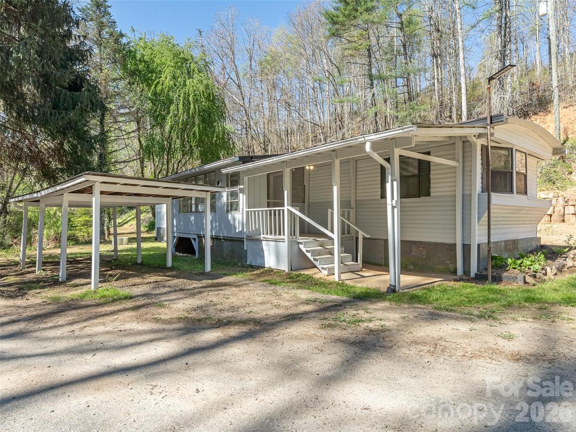 40 Morning Dove Ln., Flat Rock, NC 28731