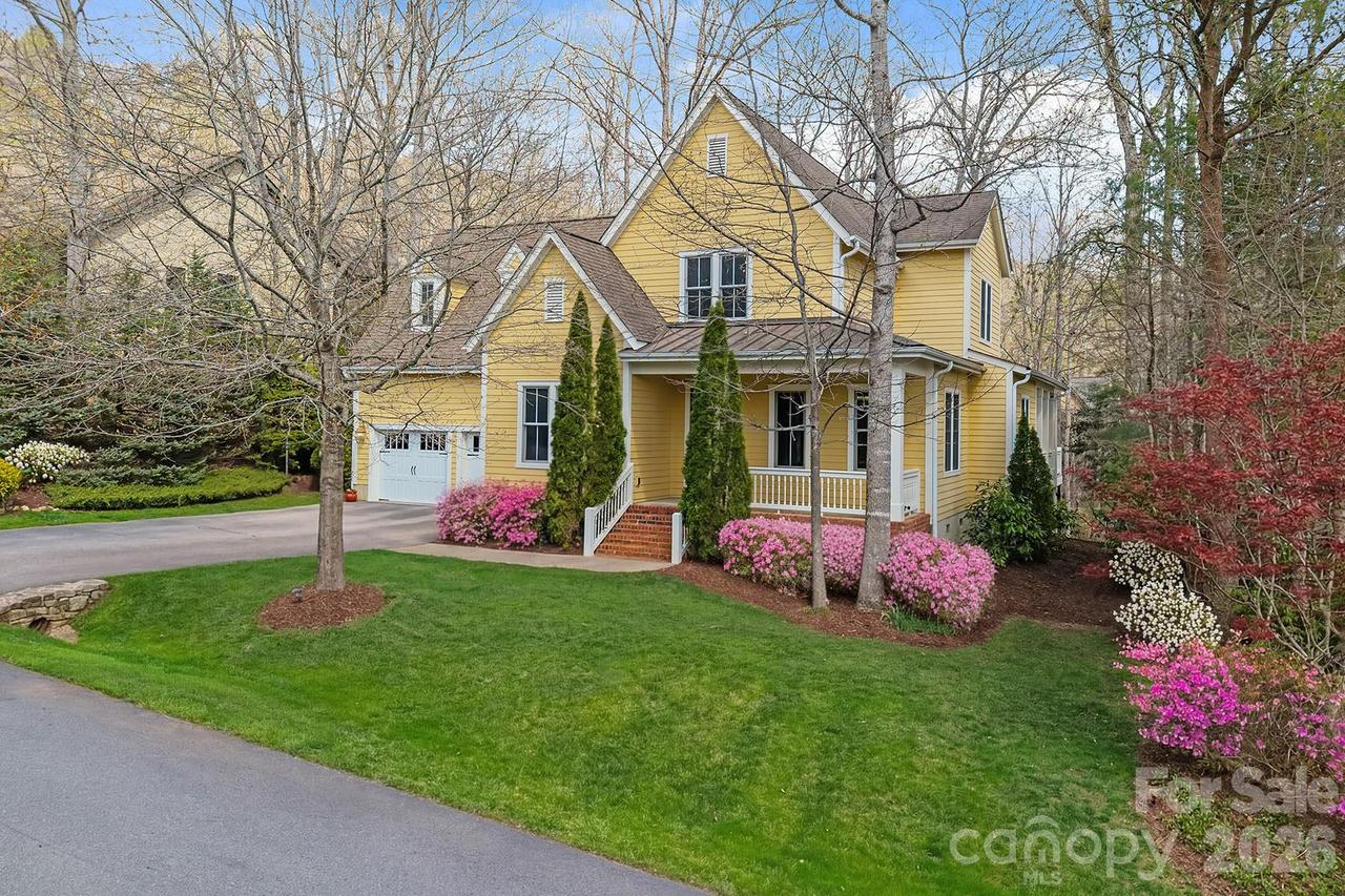 25 E Owl Creek Ln., Fairview, NC 28730