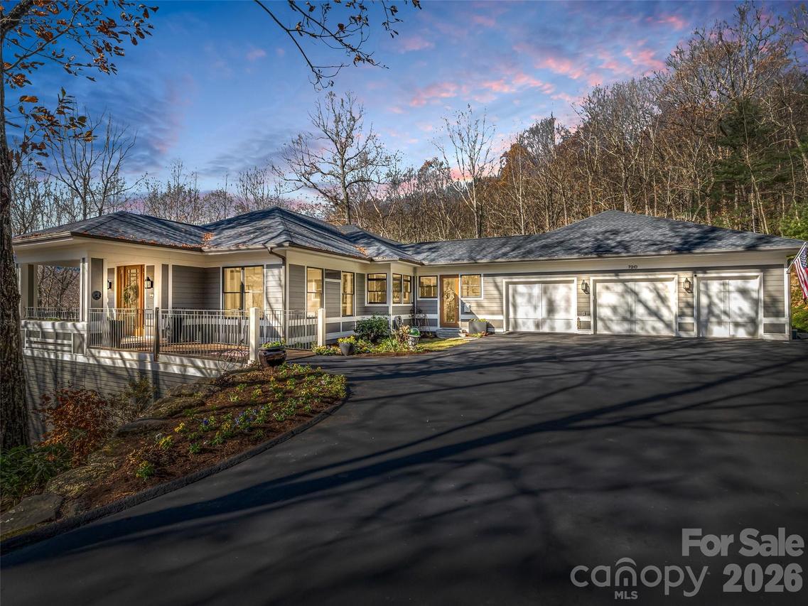 720 Overlook Dr., Flat Rock, NC 28731