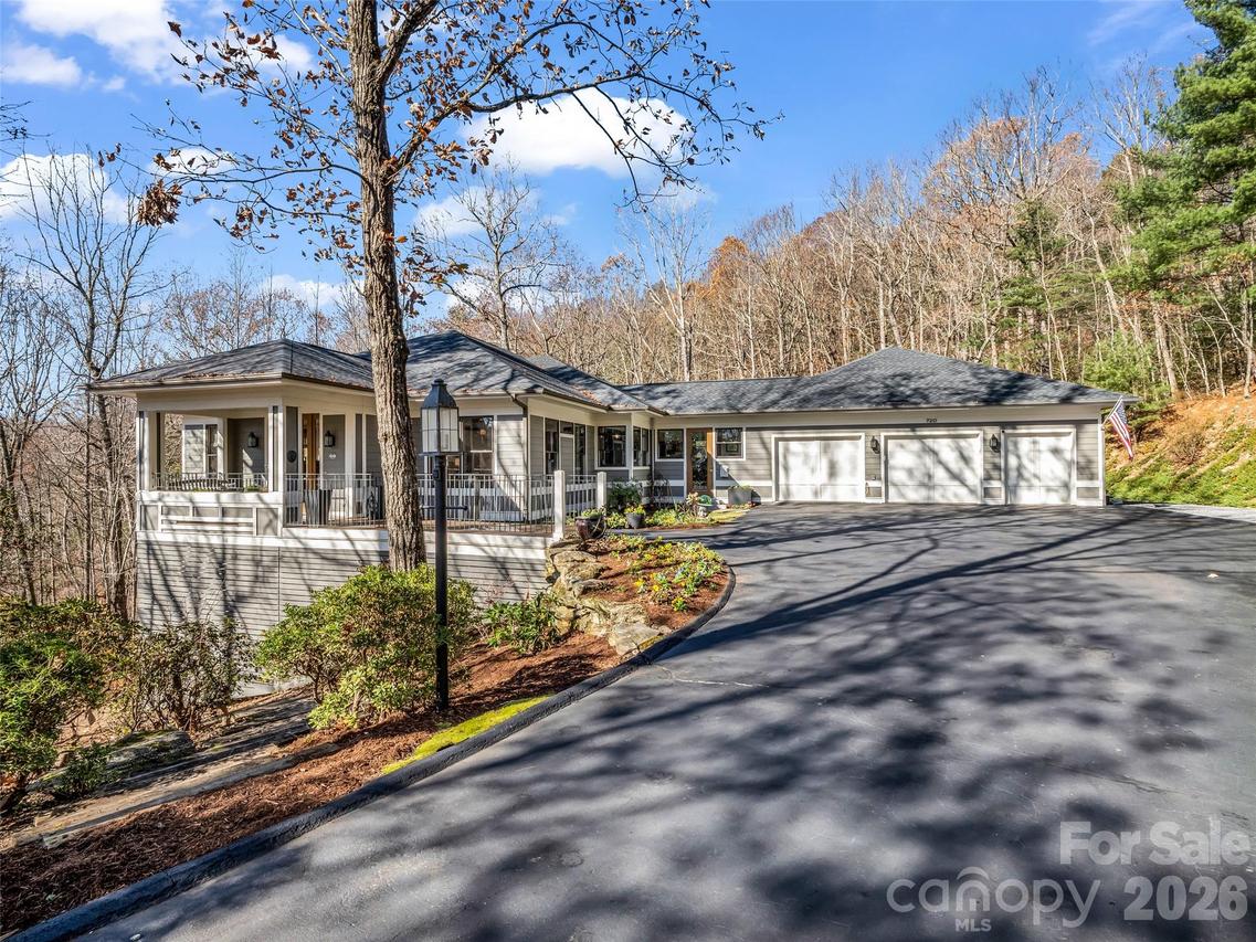 720 Overlook Dr., Flat Rock, NC 28731
