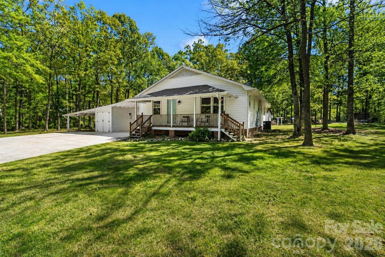 5801 Lindenwood Dr., Matthews, NC 28104