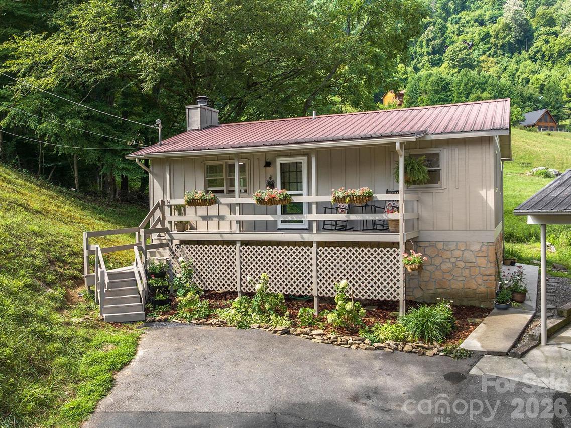 54 Brookside Ln., Maggie Valley, NC 28751