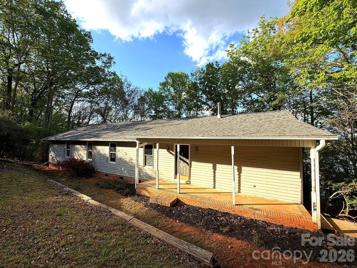 42484 Moonshine Dr., New London, NC 28127