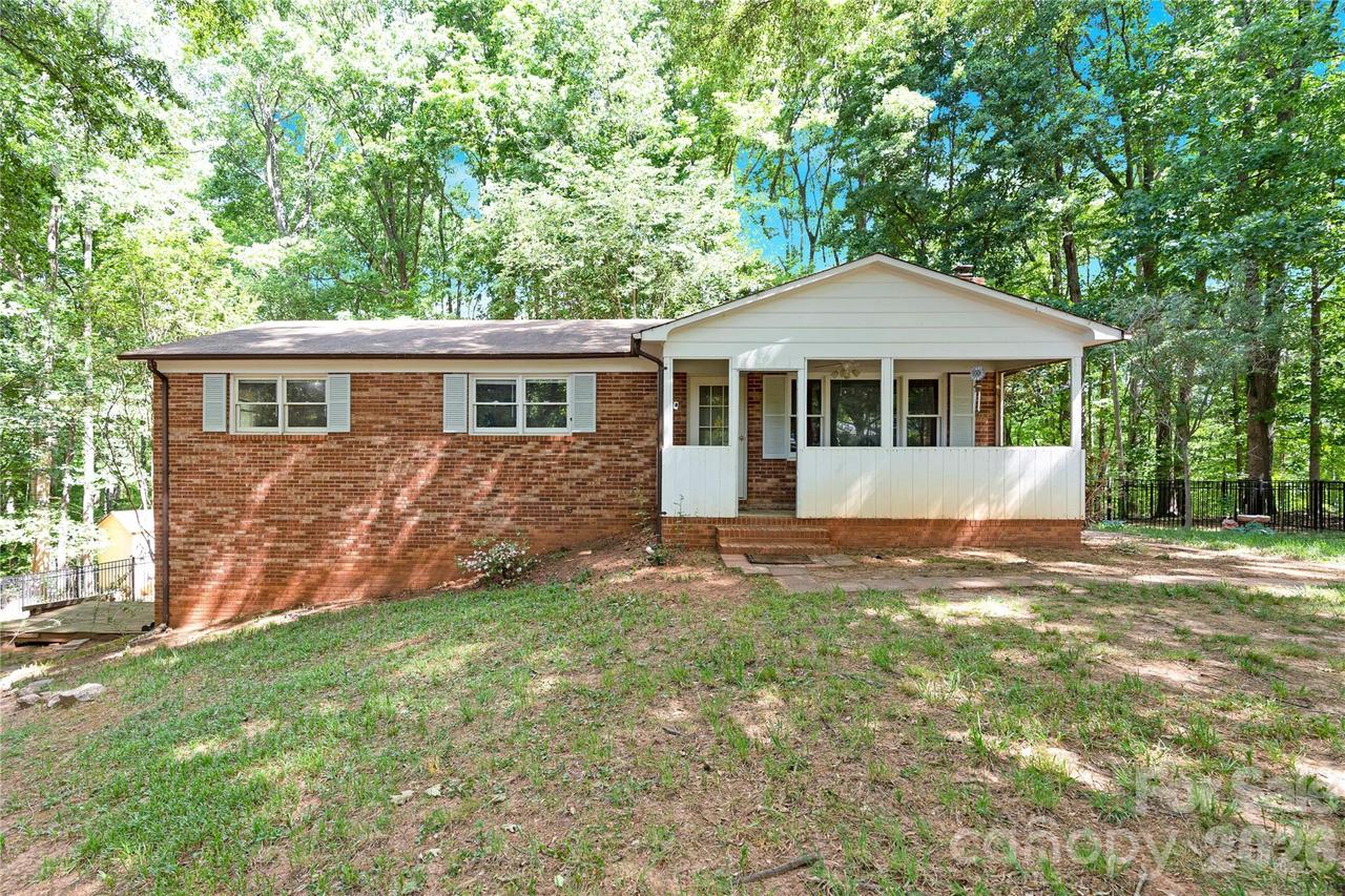 7065 Fieldcrest Ln., Denver, NC 28037