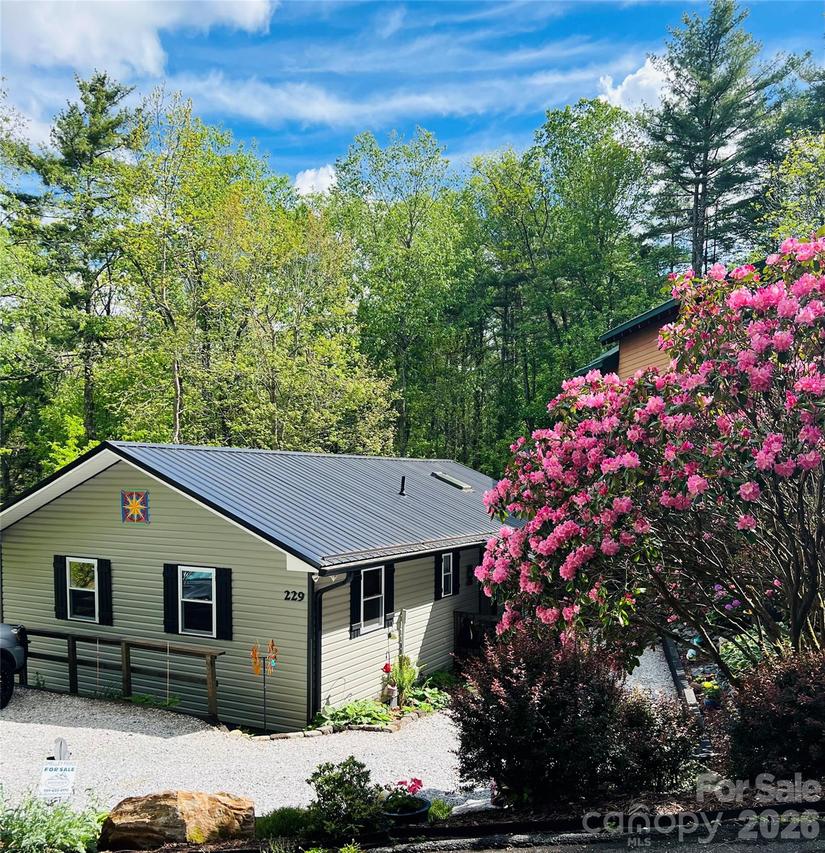 229 Spring Brook Rd., Newland, NC 28657
