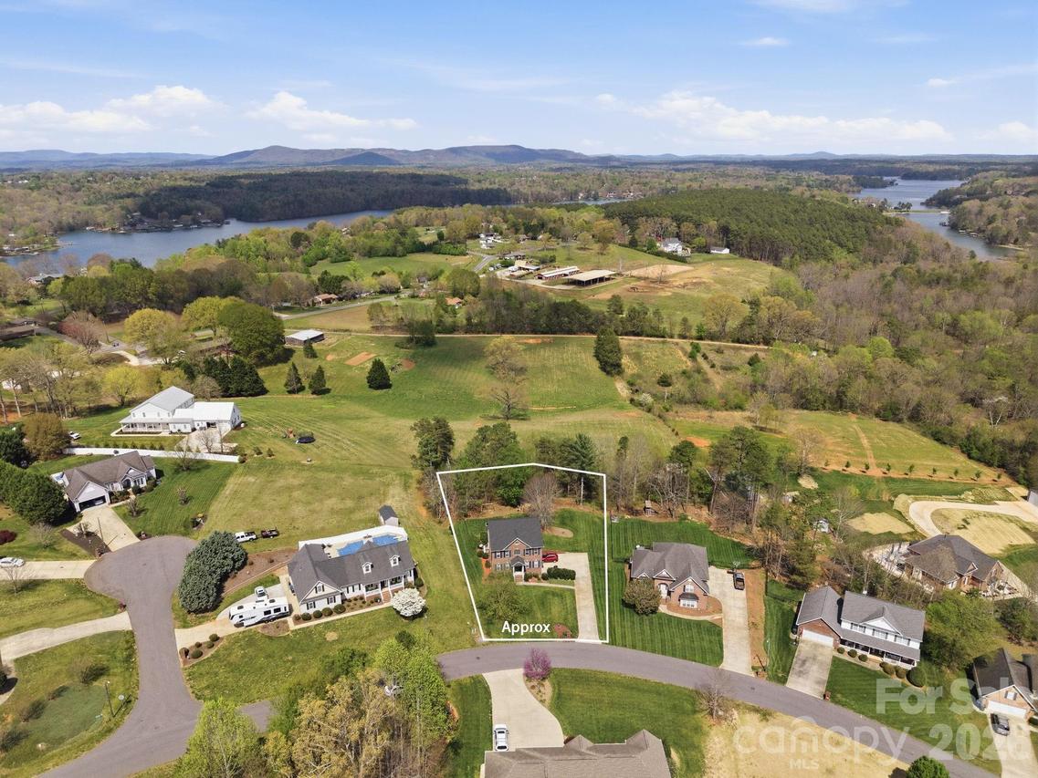 1951 46th Avenue Dr., Hickory, NC 28601