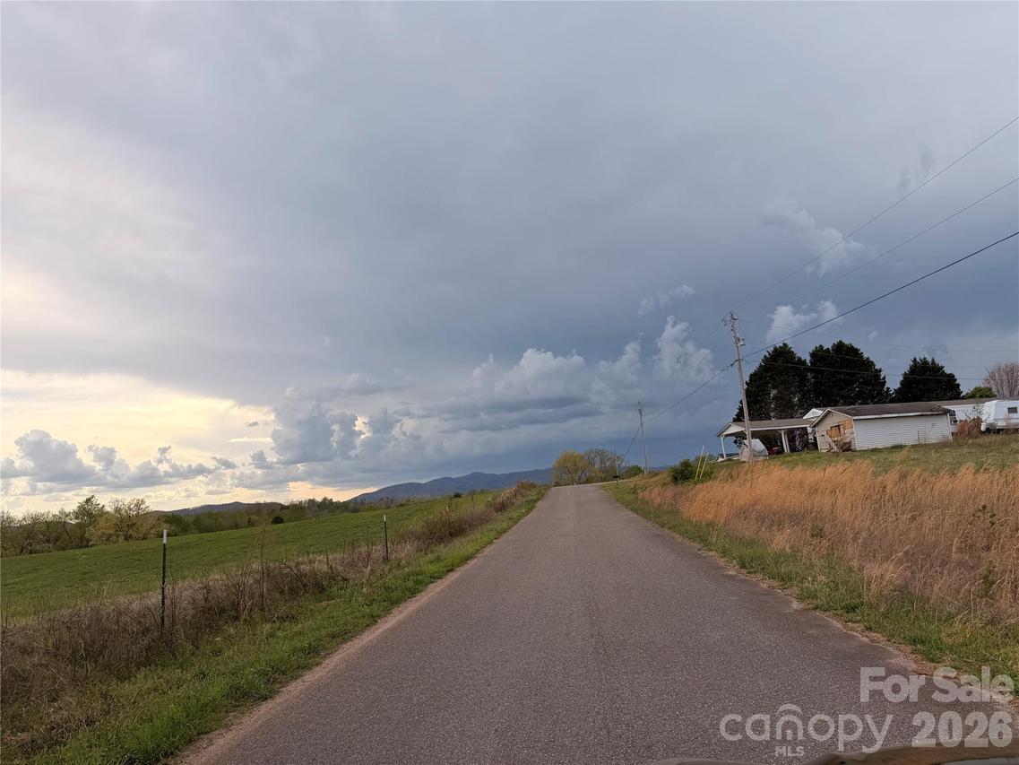 7557 Cowtail Ln., Connelly Springs, NC 28612