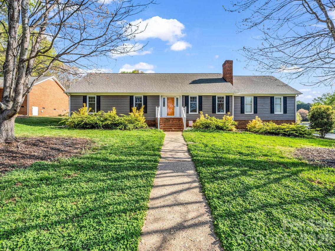 102 Knoll Ct., Belmont, NC 28012