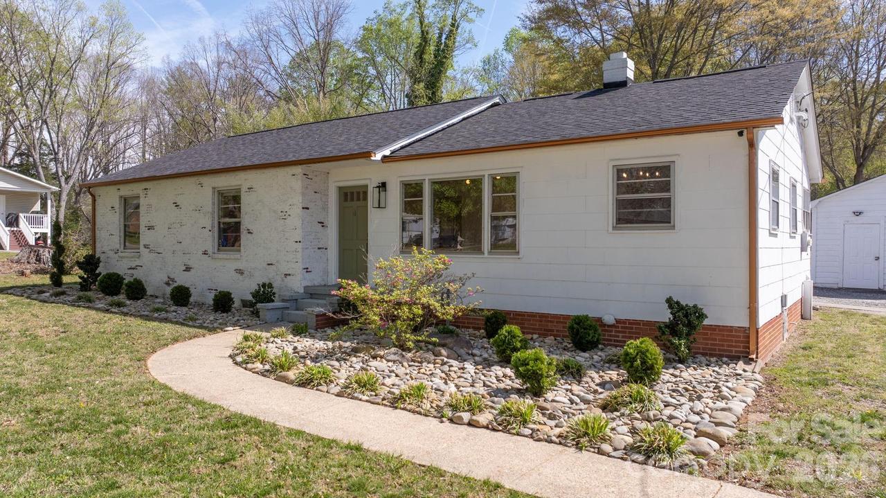 212 Glendale St., Morganton, NC 28655