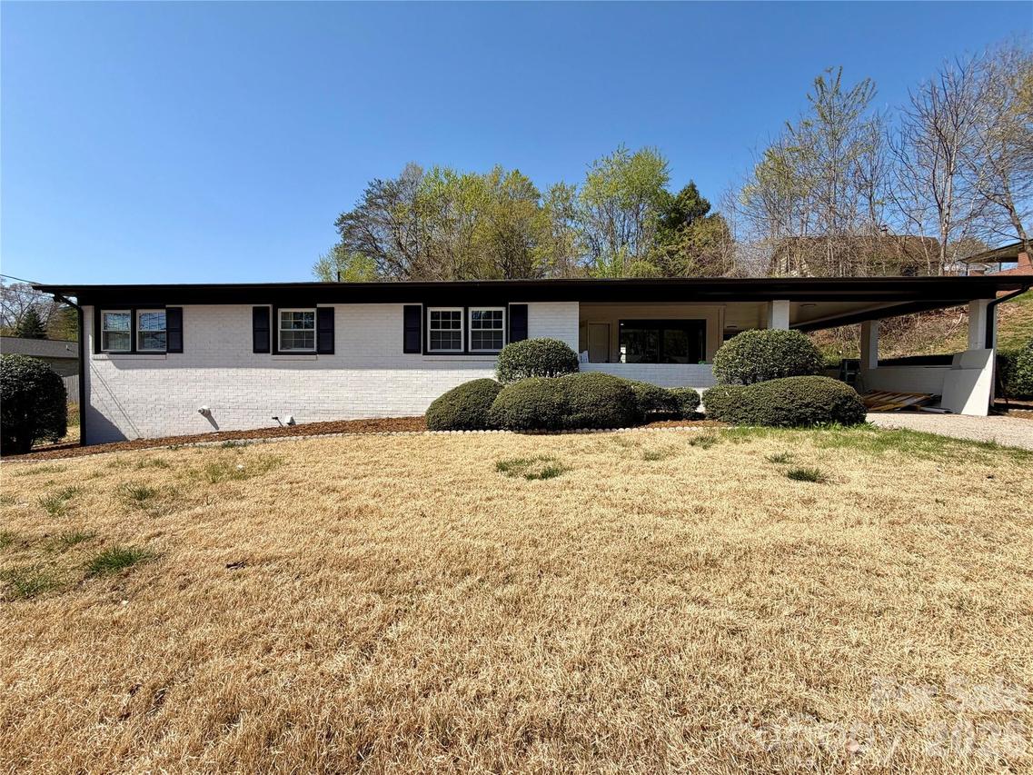 202 Woodward Ave., Morganton, NC 28655