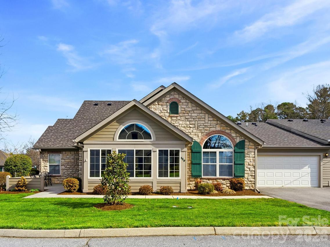 116 Summerfield Pl., Flat Rock, NC 28731