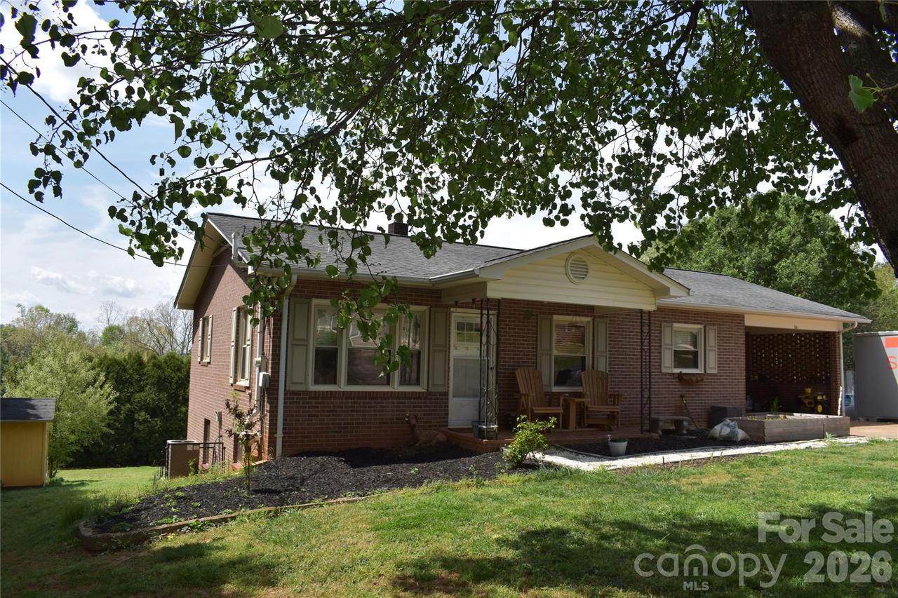 103 Regina Dr., Morganton, NC 28655