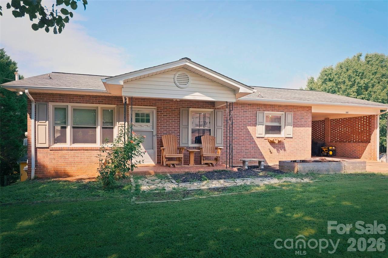 103 Regina Dr., Morganton, NC 28655