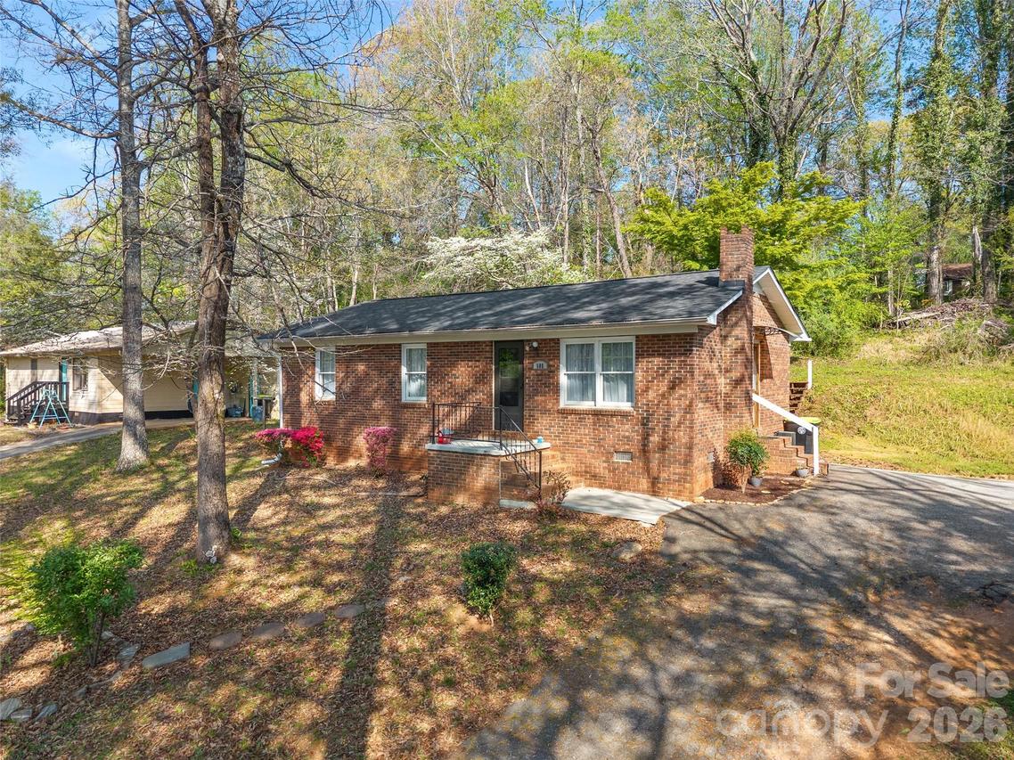 585 S Peak St., Columbus, NC 28722